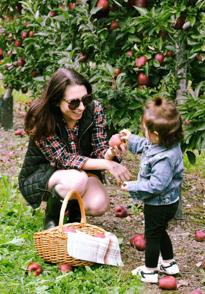 Austyn and Nicole Fall Apple Picking