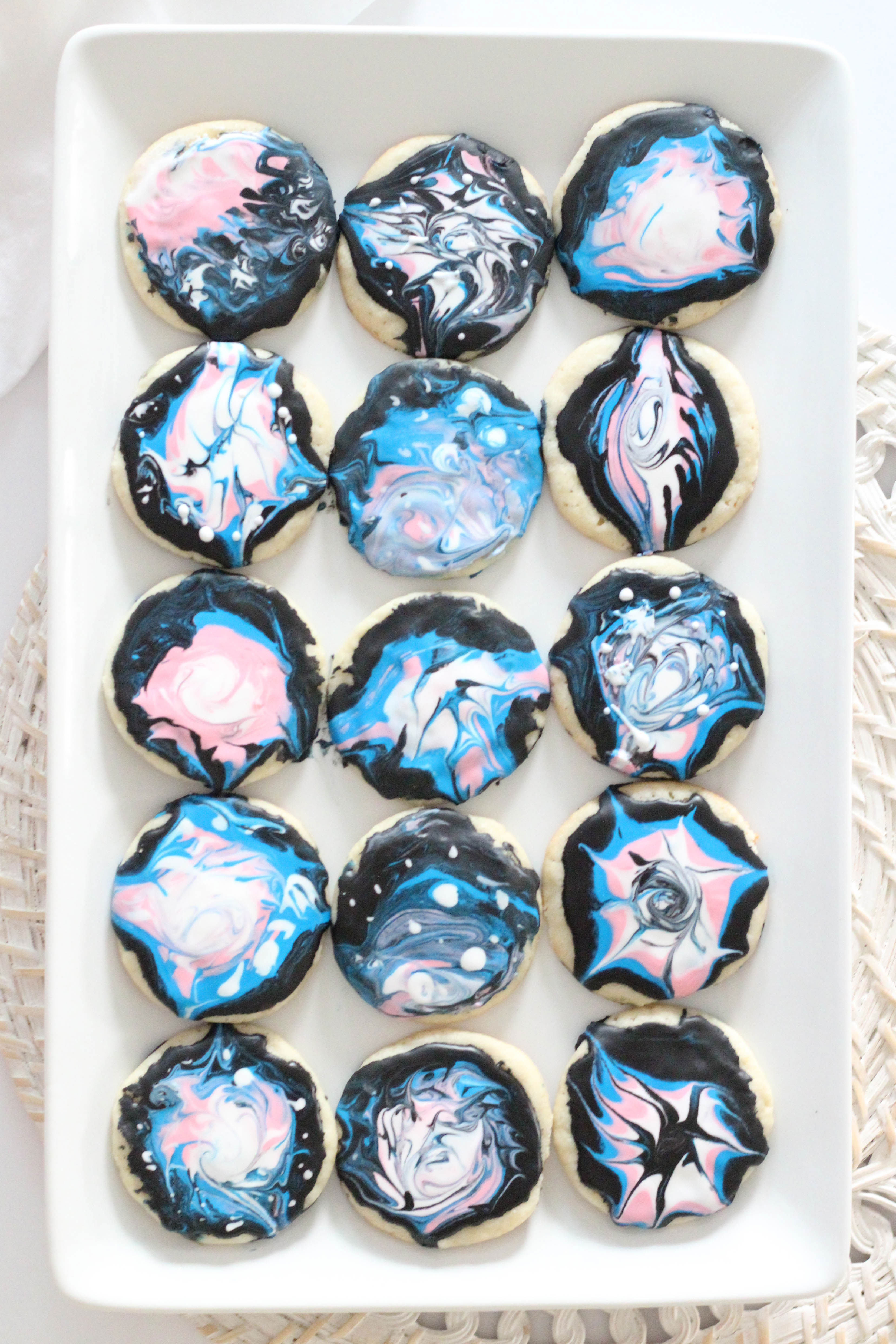 Cute cookie decor to celebrate the solar eclipse on August 21st!