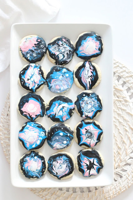 Cute cookie decor to celebrate the solar eclipse on August 21st!