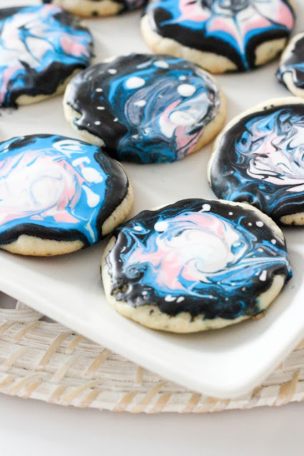 Cute cookie decor to celebrate the solar eclipse on August 21st!