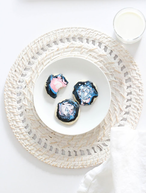 Cute cookie decor to celebrate the solar eclipse on August 21st!