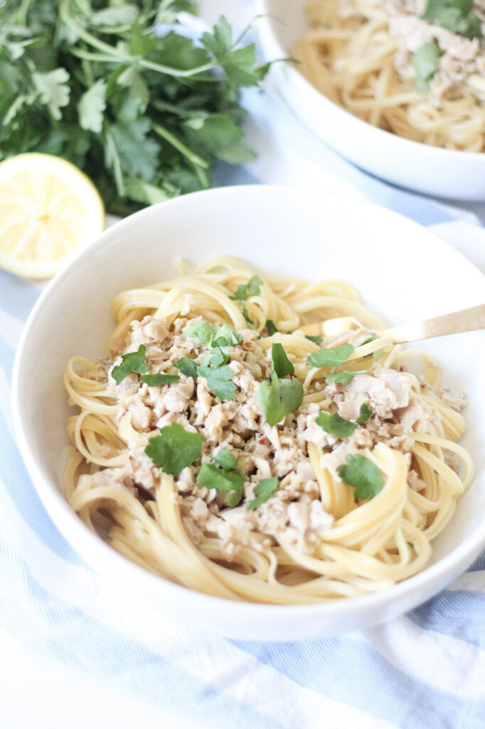 A quick and easy Linguine with Clams recipe from SEE GLASS BLOG