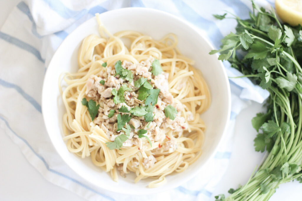 A quick and easy Linguine with Clams recipe from SEE GLASS BLOG